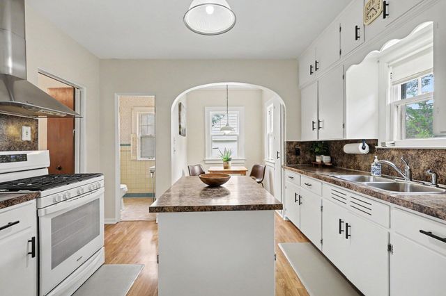 825 Oaklawn Street NE, Grand Rapids, MI 49505