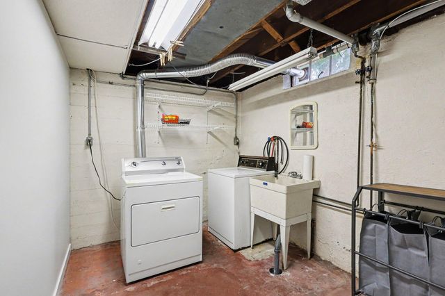 825 Oaklawn Street NE, Grand Rapids, MI 49505