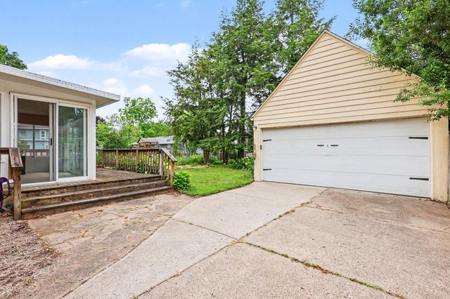 825 Oaklawn Street NE, Grand Rapids, MI 49505