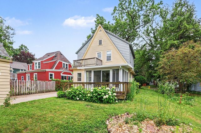 825 Oaklawn Street NE, Grand Rapids, MI 49505
