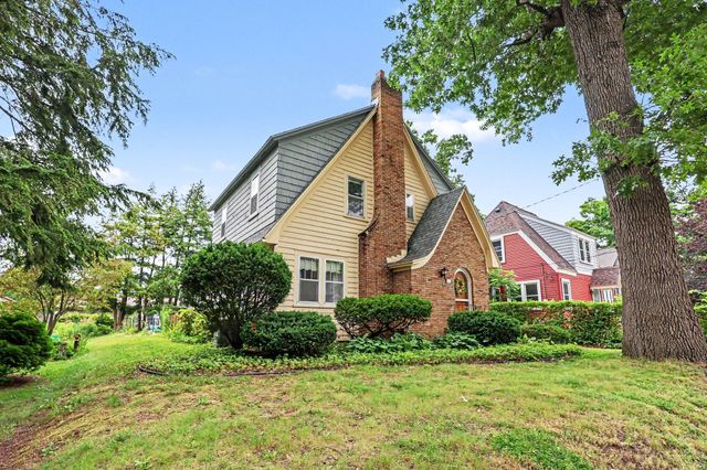 825 Oaklawn Street NE, Grand Rapids, MI 49505