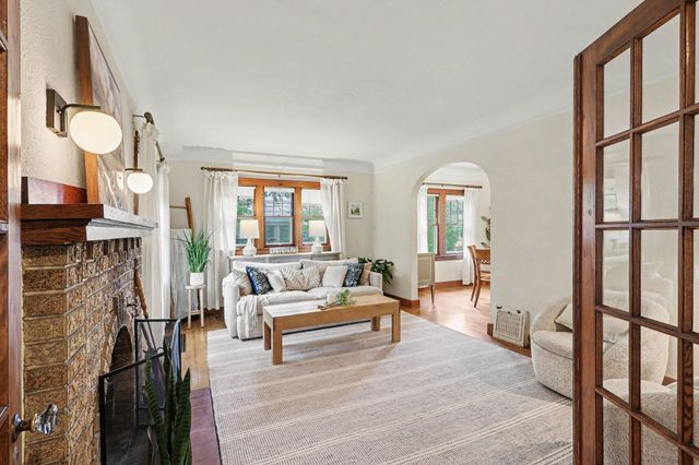 825 Oaklawn Street NE, Grand Rapids, MI 49505