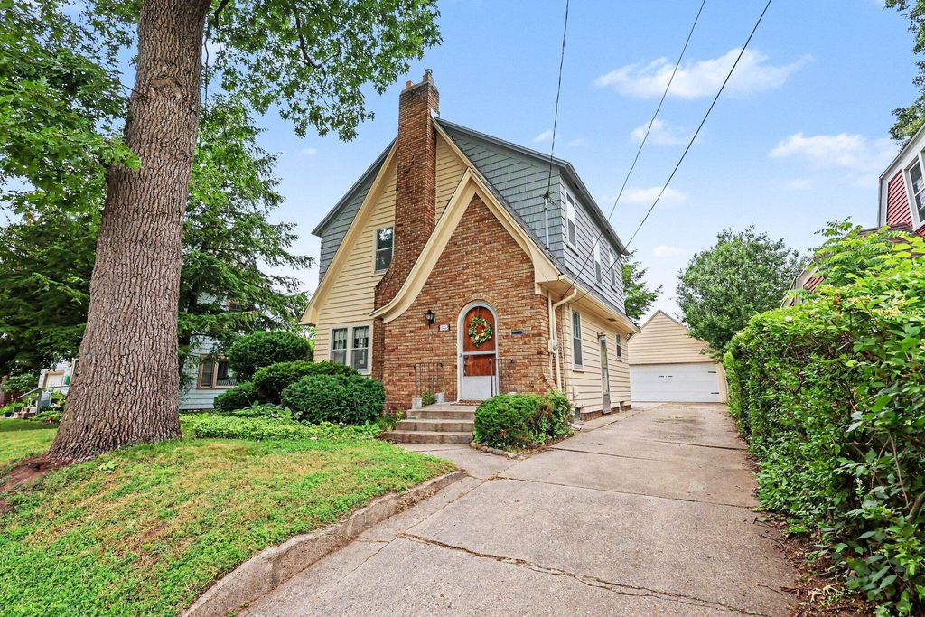 825 Oaklawn Street NE, Grand Rapids, MI 49505