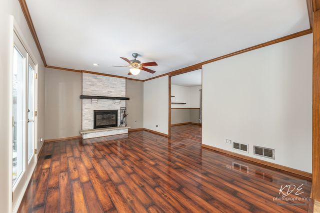 515 Cimarron Drive W, Aurora, IL 60504