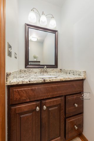 515 Cimarron Drive W, Aurora, IL 60504