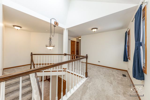 515 Cimarron Drive W, Aurora, IL 60504