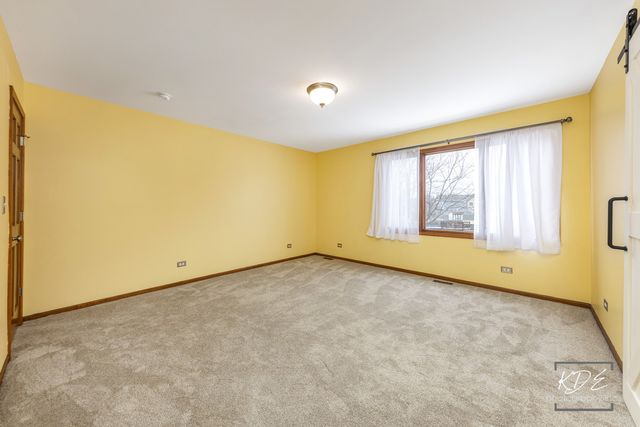 515 Cimarron Drive W, Aurora, IL 60504