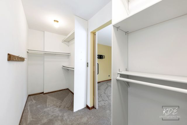 515 Cimarron Drive W, Aurora, IL 60504