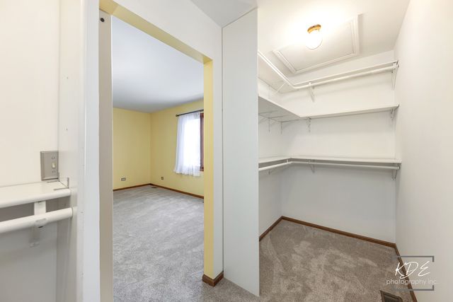 515 Cimarron Drive W, Aurora, IL 60504