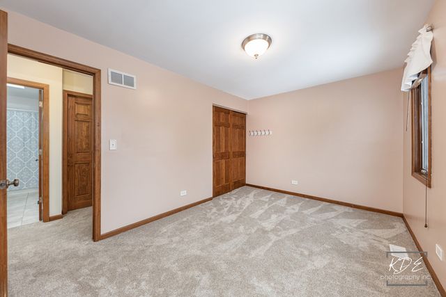 515 Cimarron Drive W, Aurora, IL 60504