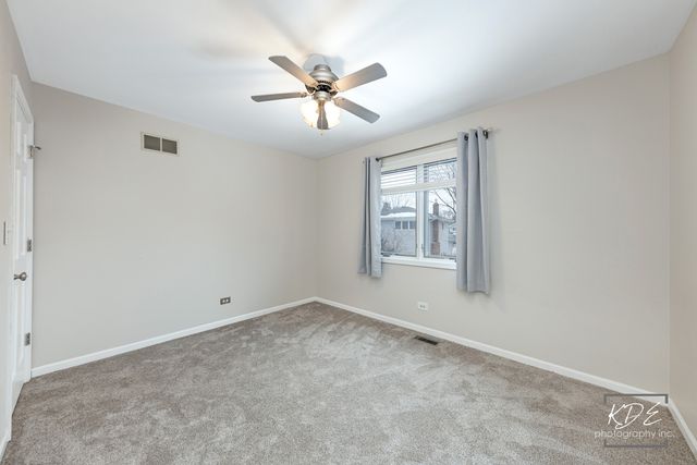 515 Cimarron Drive W, Aurora, IL 60504