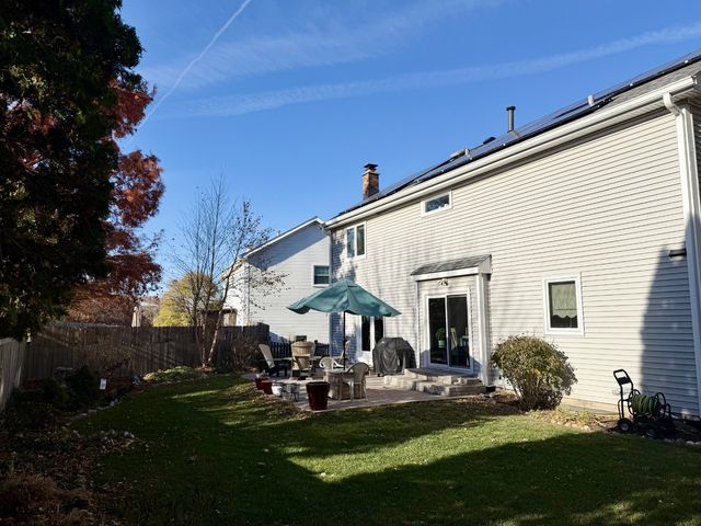 515 Cimarron Drive W, Aurora, IL 60504