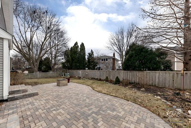 515 Cimarron Drive W, Aurora, IL 60504