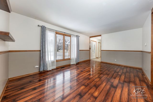 515 Cimarron Drive W, Aurora, IL 60504