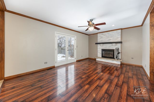 515 Cimarron Drive W, Aurora, IL 60504