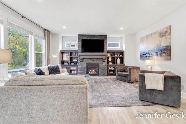 6644 Summer Meadows Drive, Rockford, MI 49341