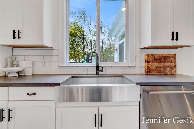 6644 Summer Meadows Drive, Rockford, MI 49341