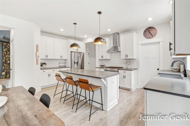6644 Summer Meadows Drive, Rockford, MI 49341