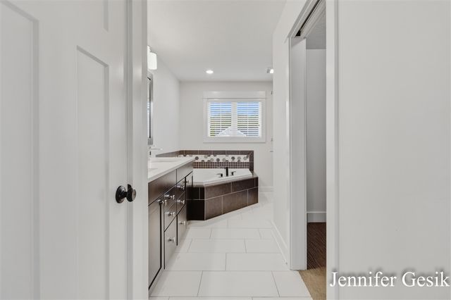 6644 Summer Meadows Drive, Rockford, MI 49341