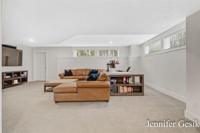 6644 Summer Meadows Drive, Rockford, MI 49341