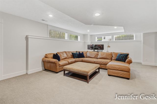 6644 Summer Meadows Drive, Rockford, MI 49341
