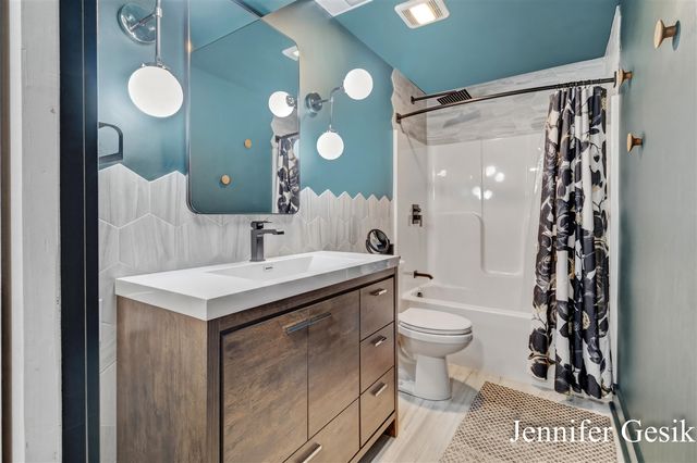 6644 Summer Meadows Drive, Rockford, MI 49341