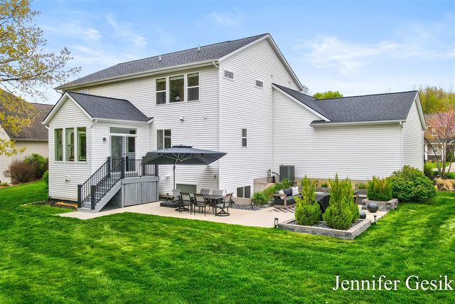 6644 Summer Meadows Drive, Rockford, MI 49341