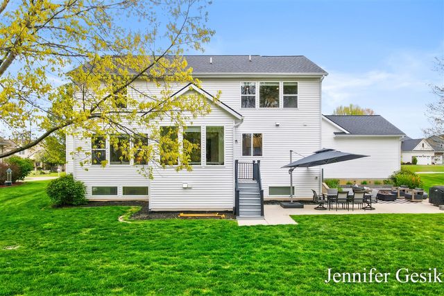 6644 Summer Meadows Drive, Rockford, MI 49341
