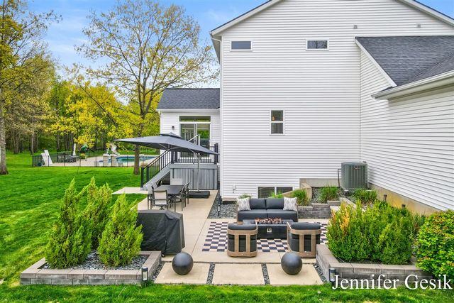 6644 Summer Meadows Drive, Rockford, MI 49341
