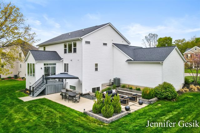 6644 Summer Meadows Drive, Rockford, MI 49341