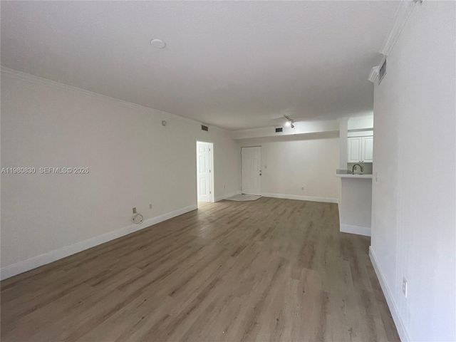 6821 SW 44th St 301, Miami, FL 33155