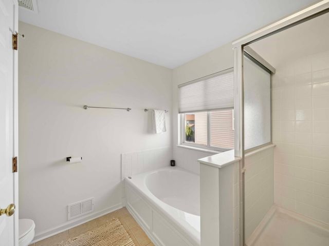 2521 WATERFORD Lane, Lake In The Hills, IL 60156