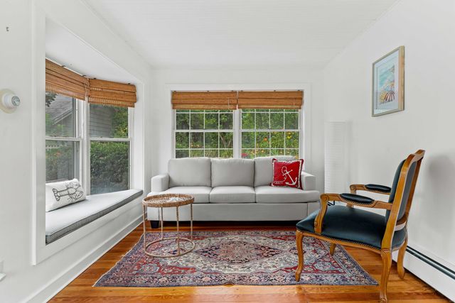 16 North Main Street, Essex, CT 06426