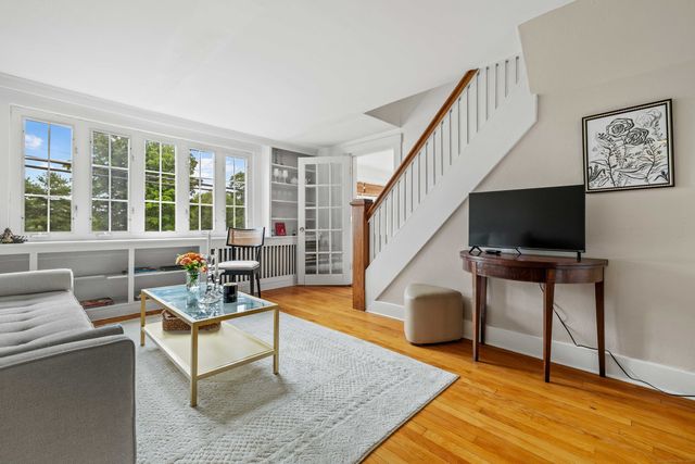 16 North Main Street, Essex, CT 06426