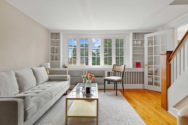 16 North Main Street, Essex, CT 06426