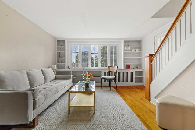 16 North Main Street, Essex, CT 06426