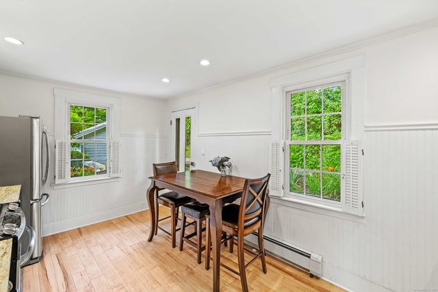 16 North Main Street, Essex, CT 06426