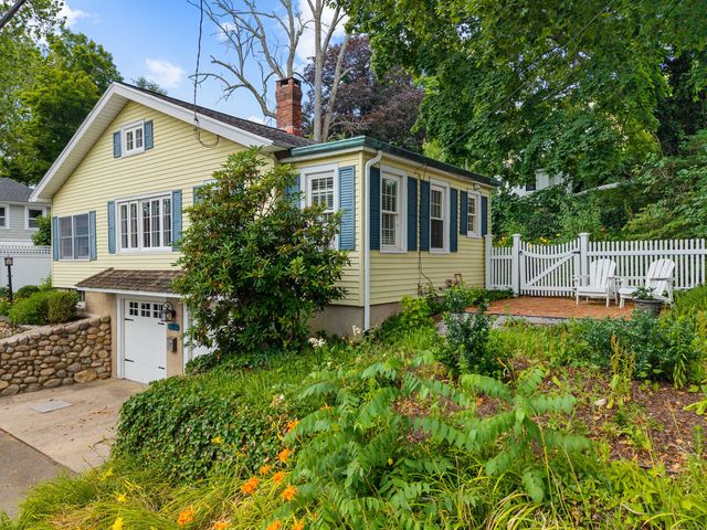 16 North Main Street, Essex, CT 06426