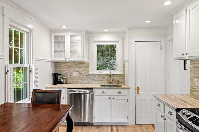 16 North Main Street, Essex, CT 06426