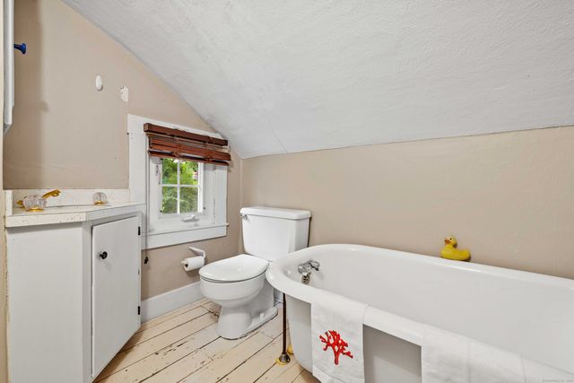 16 North Main Street, Essex, CT 06426