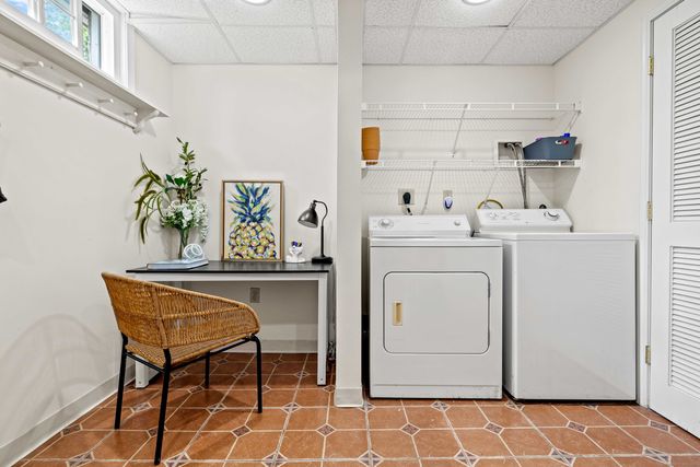 16 North Main Street, Essex, CT 06426