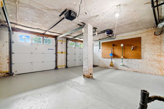 16 North Main Street, Essex, CT 06426