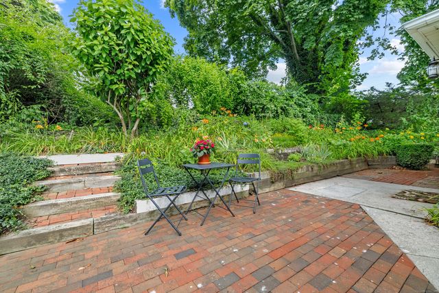 16 North Main Street, Essex, CT 06426