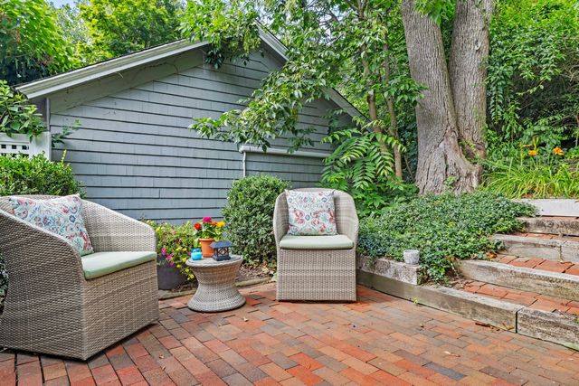 16 North Main Street, Essex, CT 06426