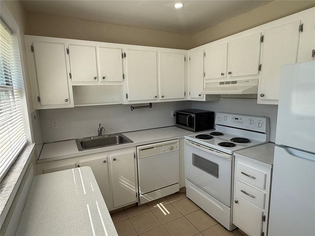 101 CAMBRIDGE TRAIL 212, Sun City Center, FL 33573