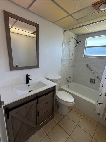 101 CAMBRIDGE TRAIL 212, Sun City Center, FL 33573