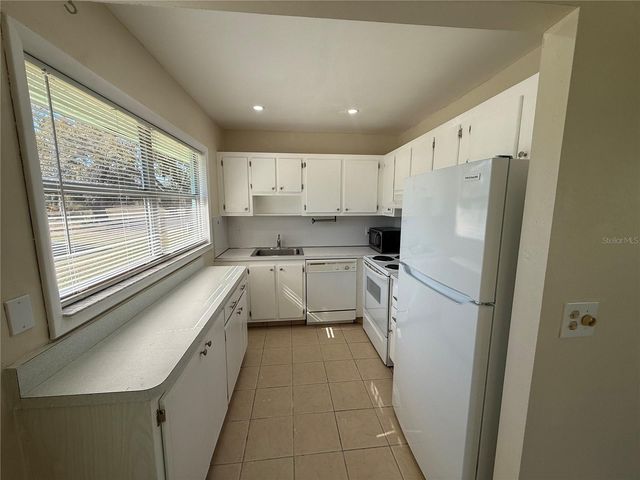 101 CAMBRIDGE TRAIL 212, Sun City Center, FL 33573