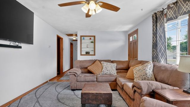 31 Shaker Rd, Westfield, MA 01085