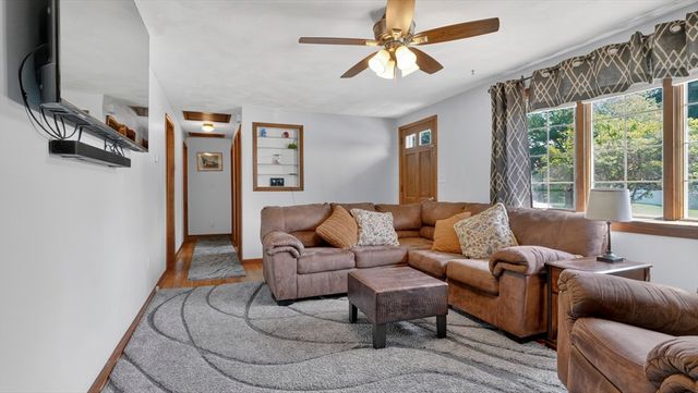 31 Shaker Rd, Westfield, MA 01085