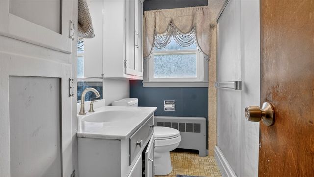 31 Shaker Rd, Westfield, MA 01085